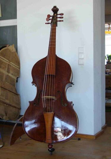 Eight-foot violone from Oskar Kappelmeyer, Passau